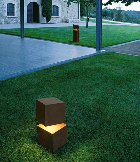 Break Outdoor Lamp