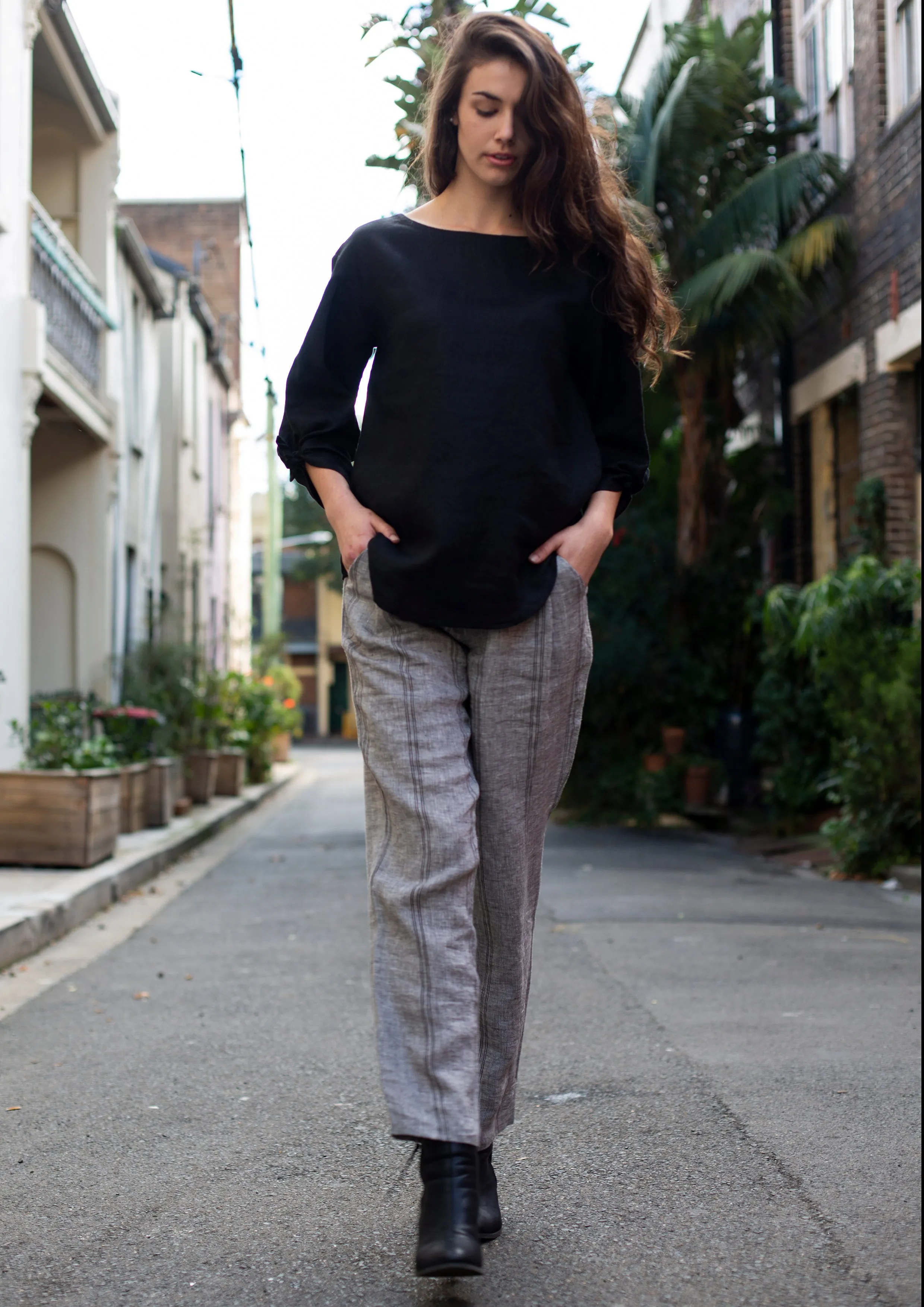 GA202 Split Top in Black