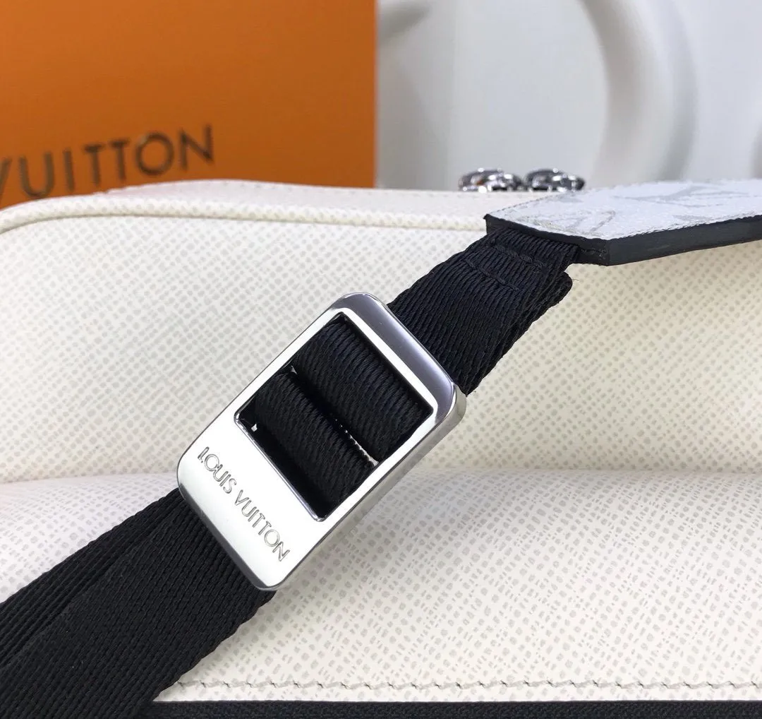 OUTDOOR MESSENGER