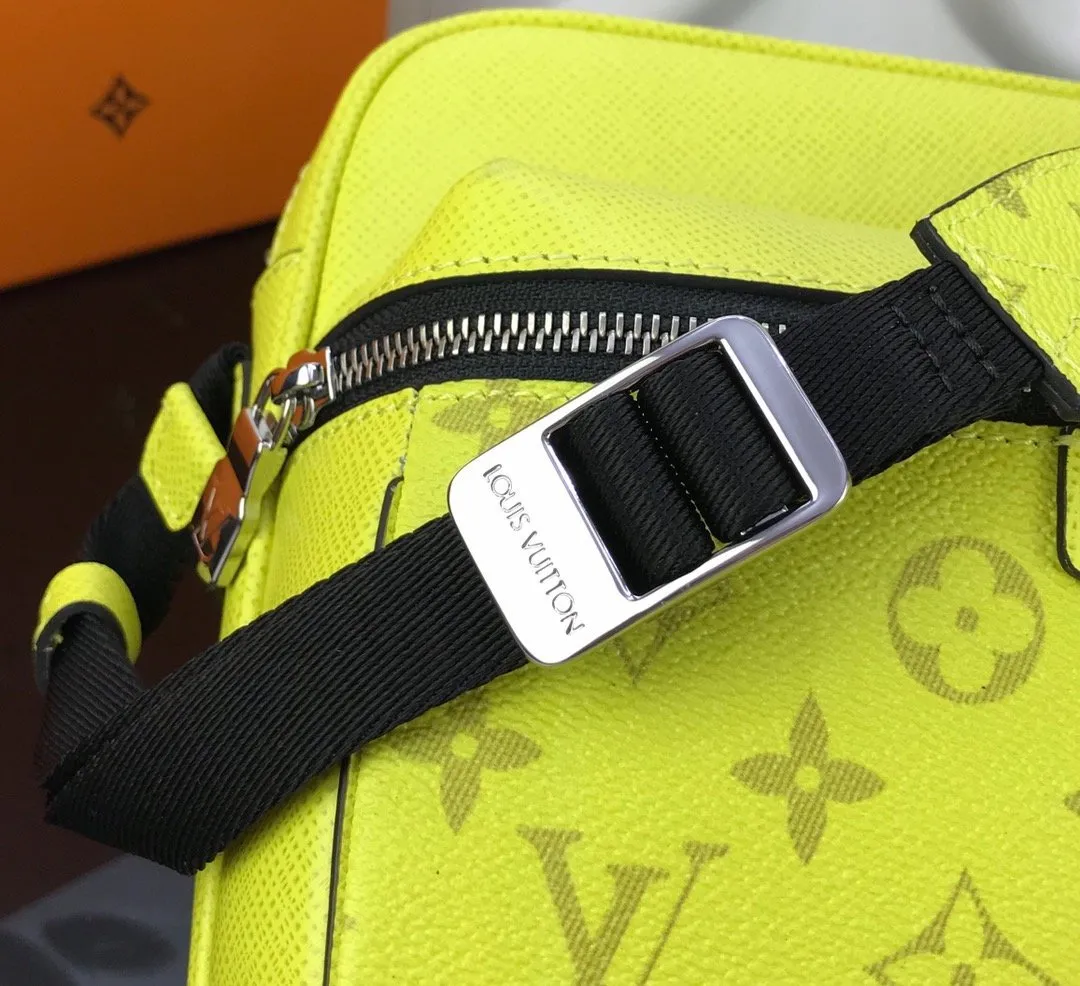 OUTDOOR MESSENGER