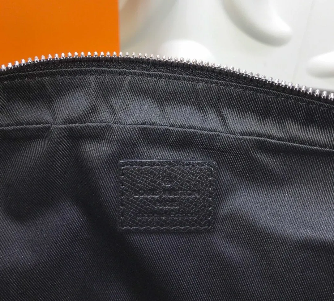 OUTDOOR MESSENGER