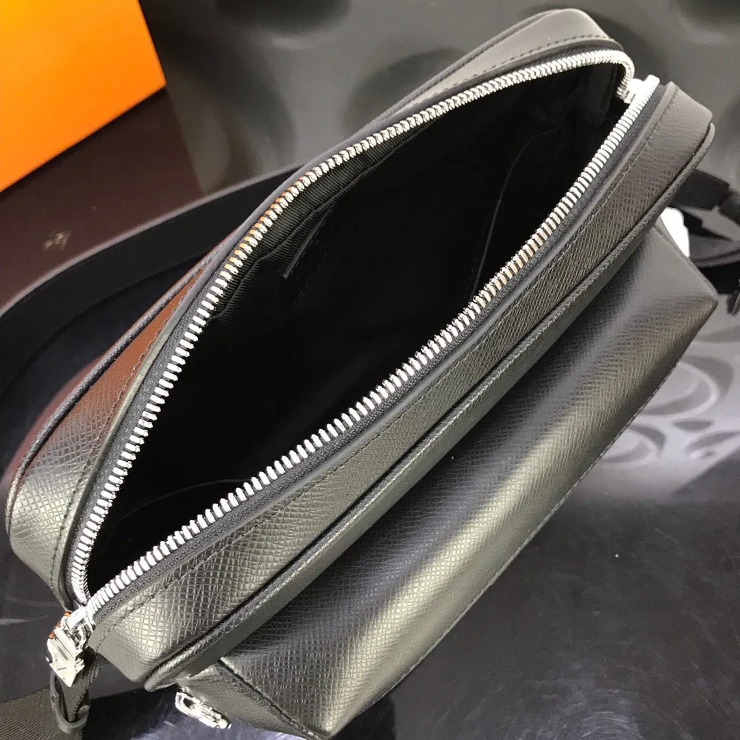OUTDOOR MESSENGER