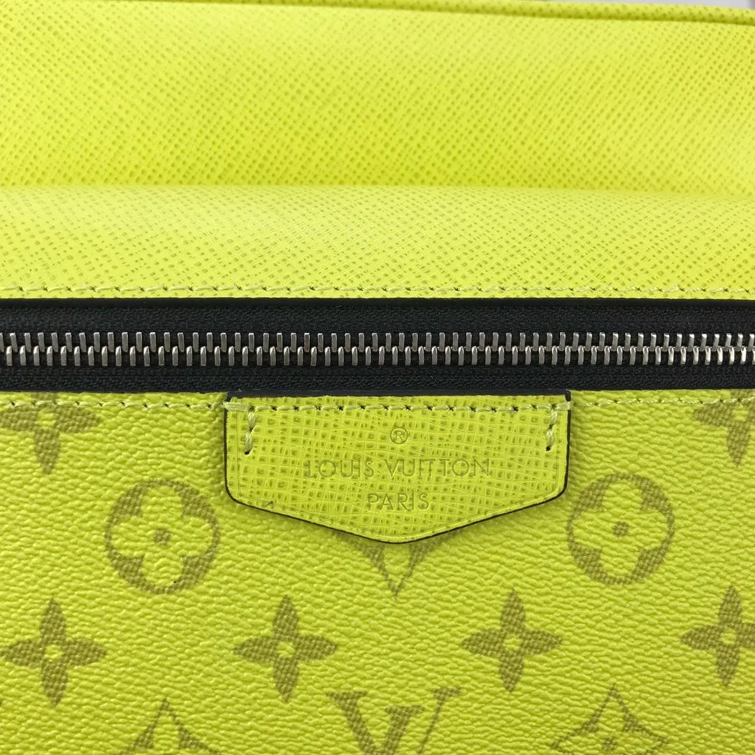 OUTDOOR MESSENGER