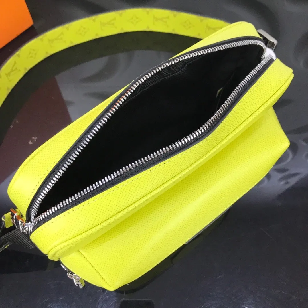 OUTDOOR MESSENGER