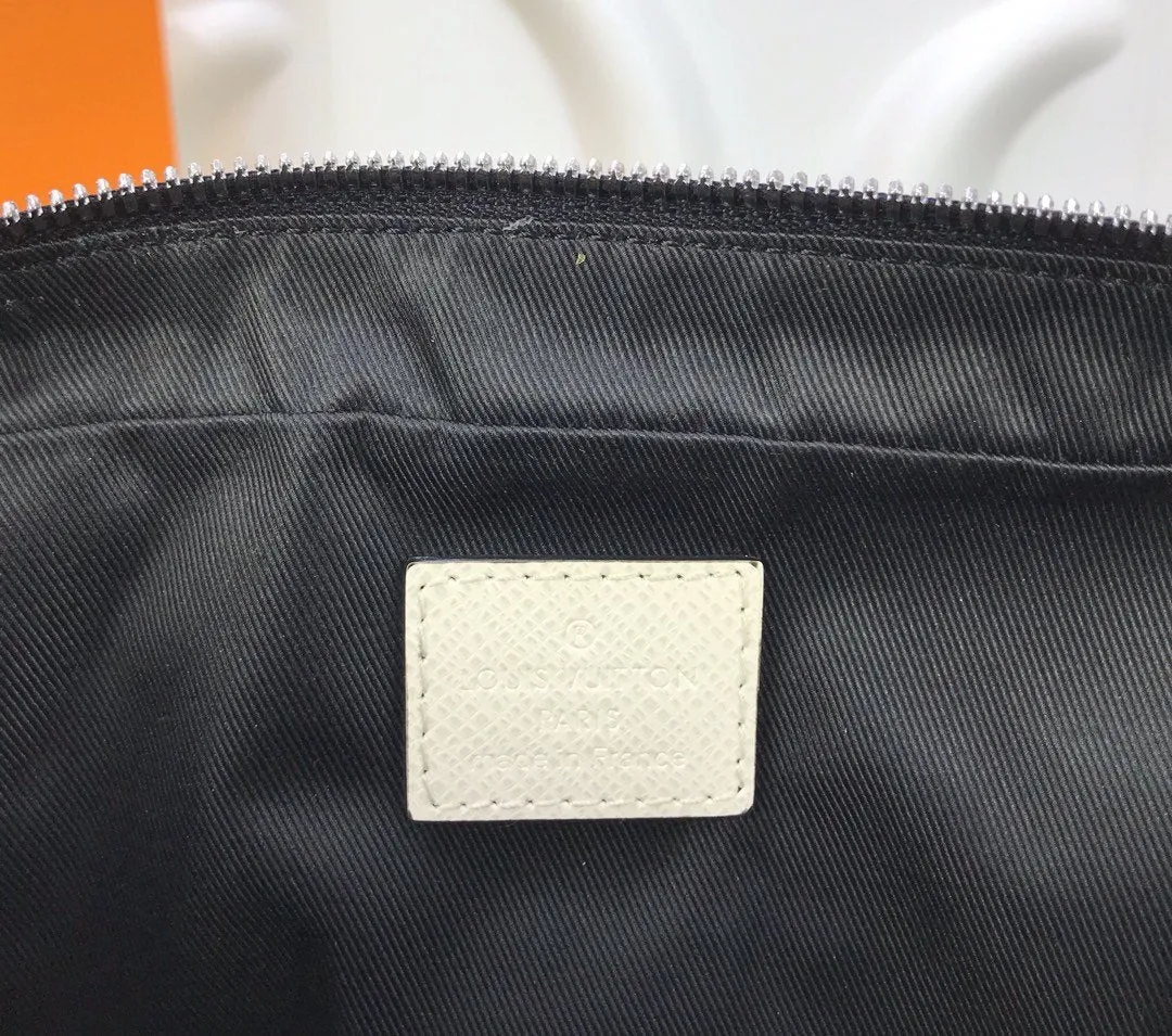 OUTDOOR MESSENGER
