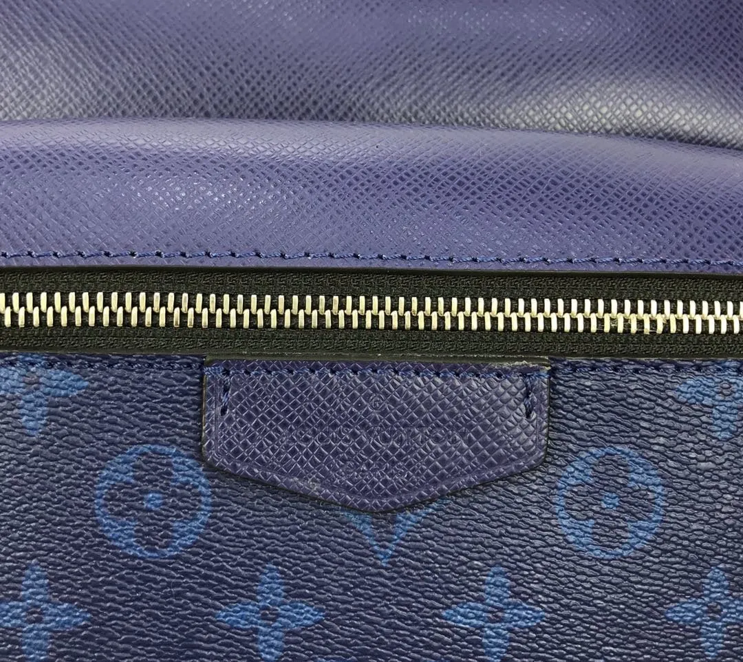 OUTDOOR MESSENGER
