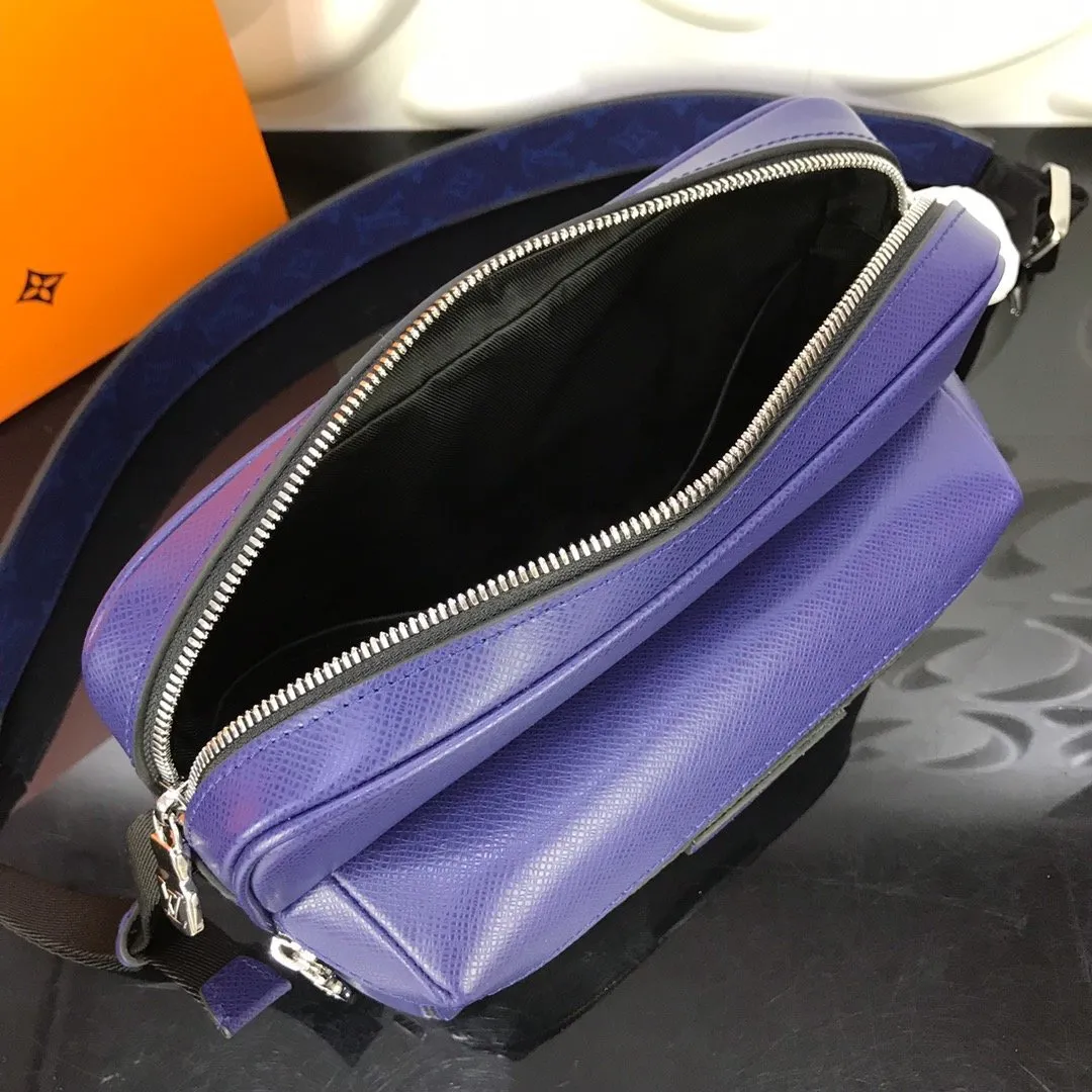 OUTDOOR MESSENGER