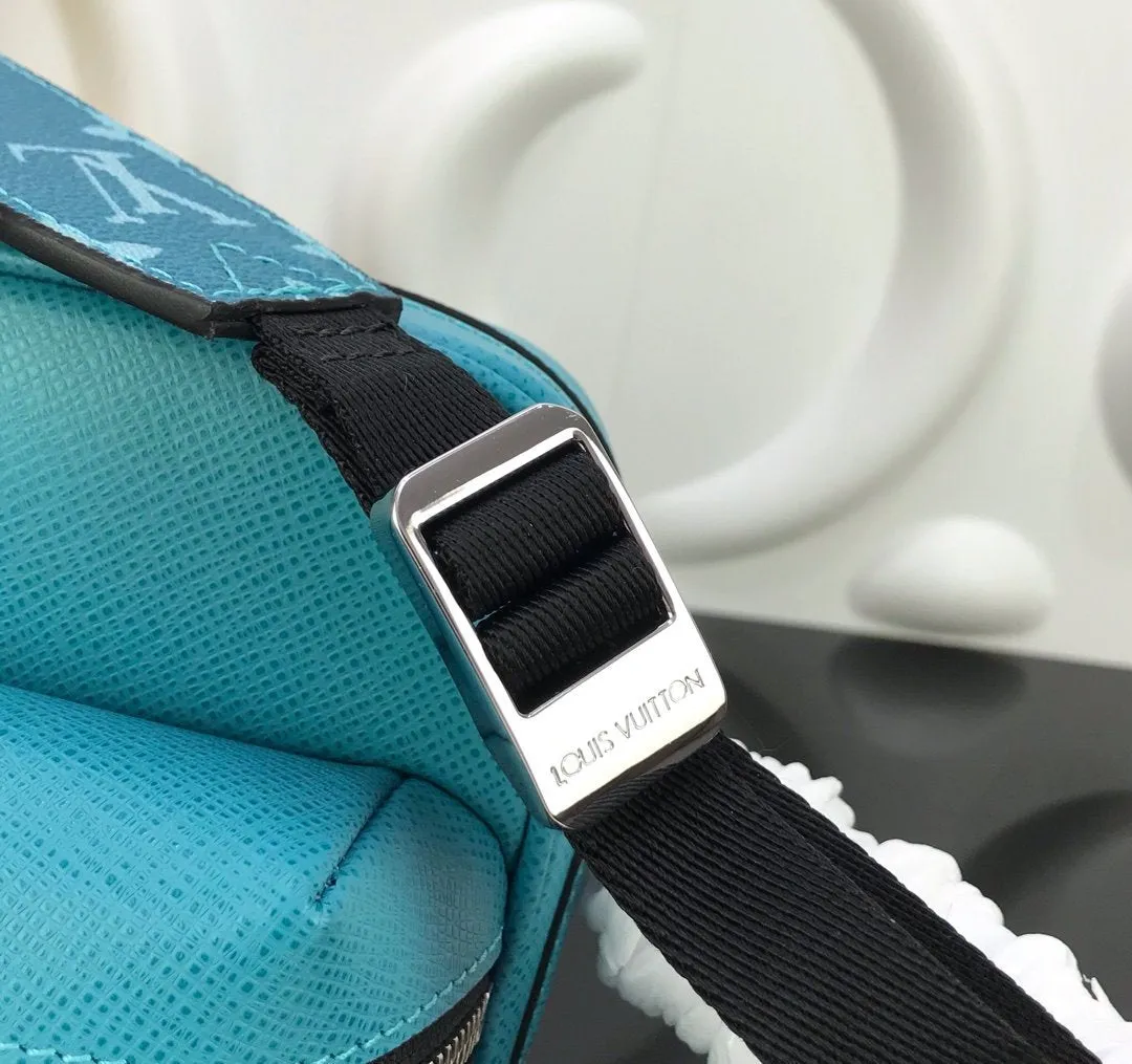 OUTDOOR MESSENGER