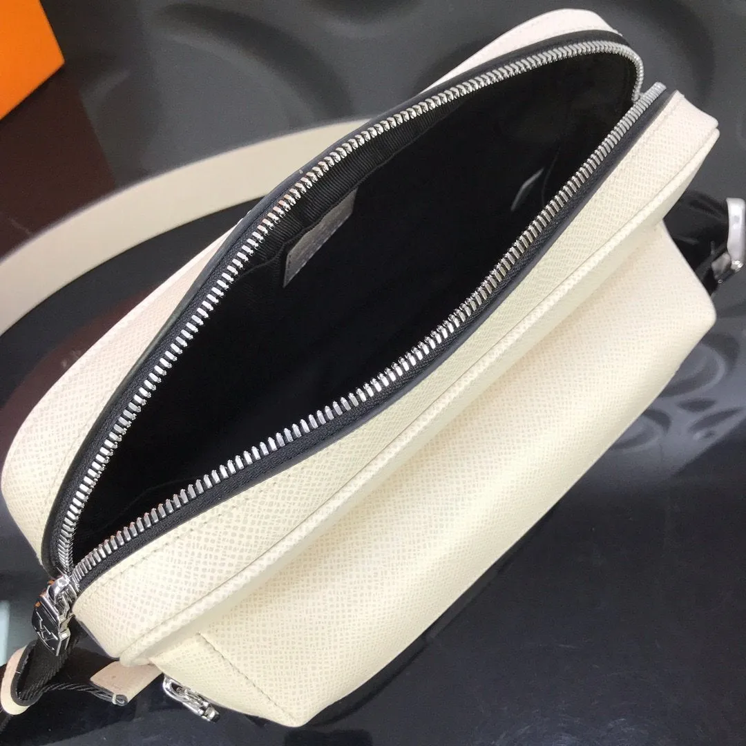 OUTDOOR MESSENGER