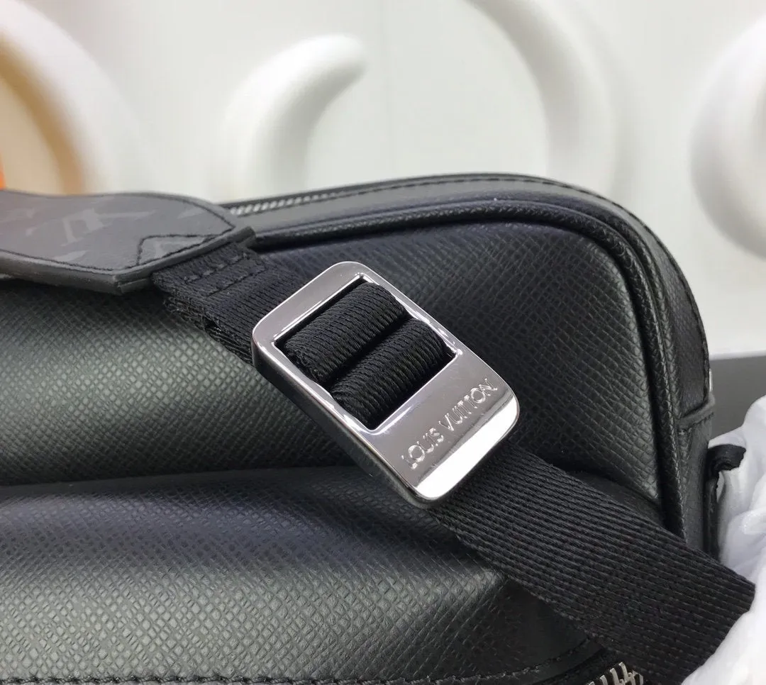 OUTDOOR MESSENGER