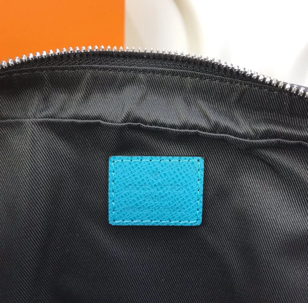 OUTDOOR MESSENGER