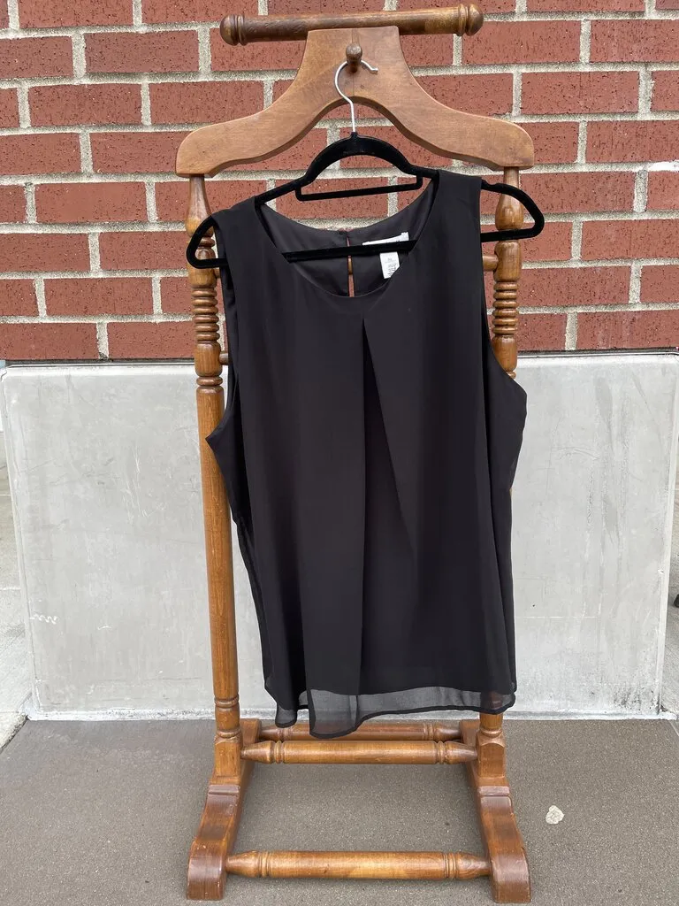 (XL) NWT Sleeveless Flowy Blouse